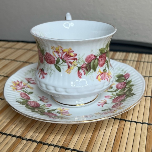 Vintage Queen’s Rosina China Tea Cup & Saucer Set WILD FLOWERS #14 England - Picture 2 of 12